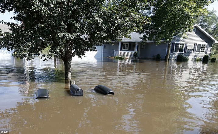 Cedar River Floods Homes